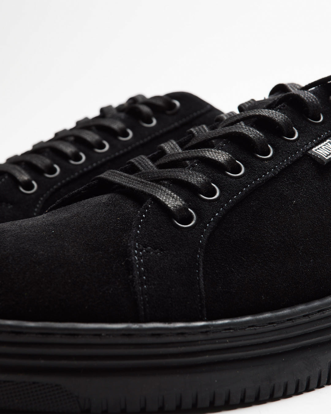 Zapatilla Tiller Negra Suede Hombre V2