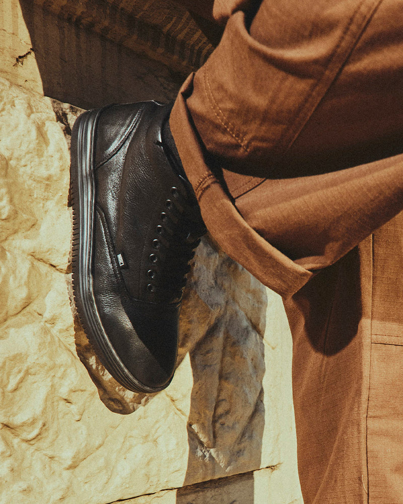 Zapatilla Mid Bracer Negra Hombre V2