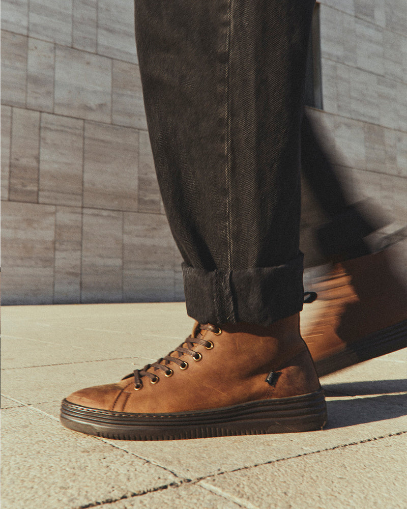 Zapatilla Mid Tiller Brown / Café Hombre V2